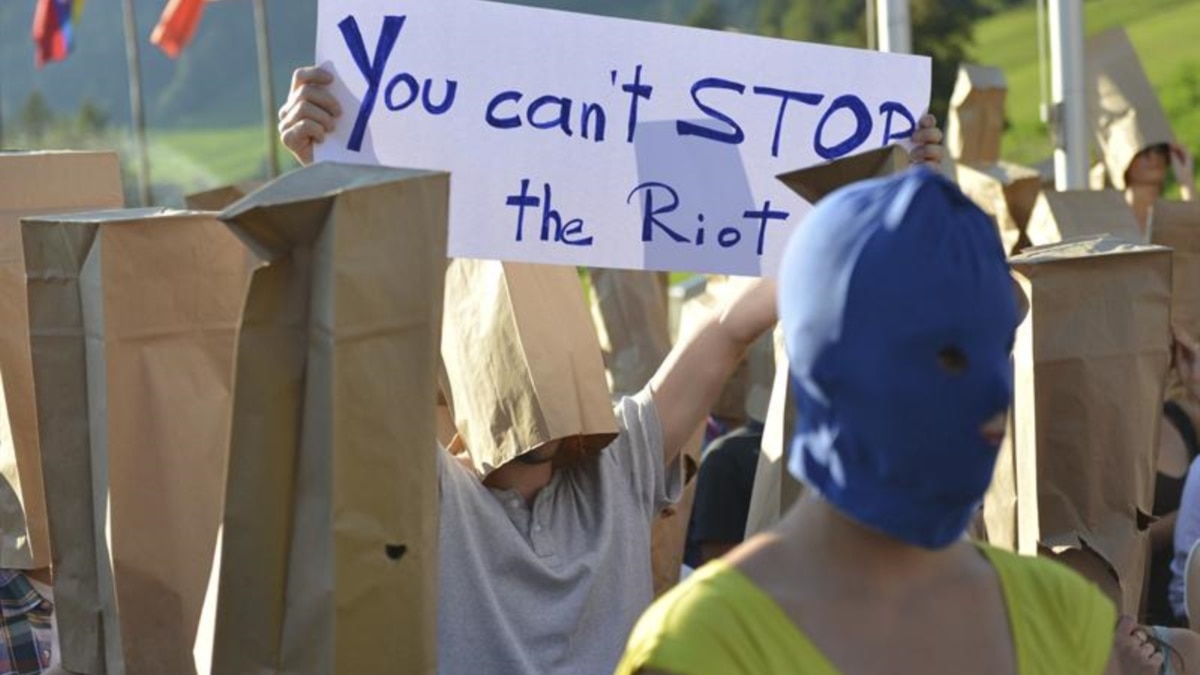 Policia Rusa Busca Otras Dos Integrantes De Pussy Riot