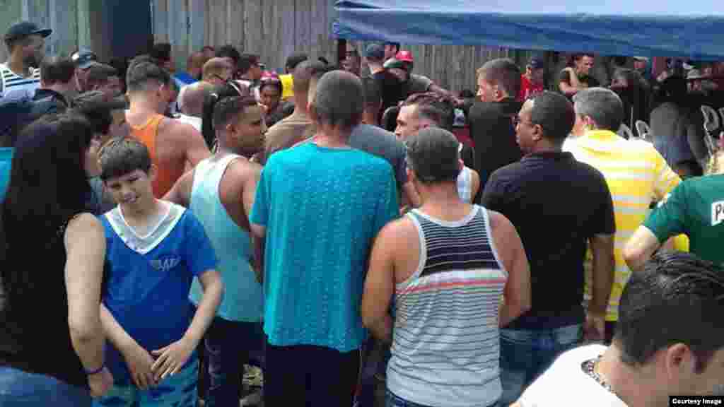 Cubanos son censados en Turbo por la Procuraduría colombiana. (Foto enviada a Facebook de Martí Noticias)
