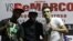 La presentación de los boxeadores estuvo a cargo de Mayweather Promotions: Rancés Barthelemy (i), Floyd Mayweather (c) y Antonio DeMarco (d).