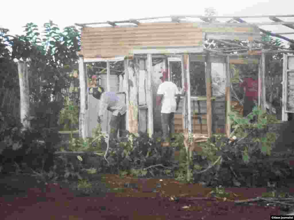 Desalojos masivos en La Cachimba, Artemisa. Jorge Bello de la Red Cubana de Comunicadores recorre el lugar.