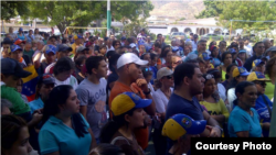 Residentes de Aragua en la calle. Foto cortesía de María Corina Machado.