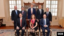 El secretario de Estado John Kerry se reúne con la Junta de Gobernadores para las Transmisiones.