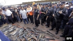 Pandilleros en El Salvador entregaron armas "como gesto de buena voluntad"