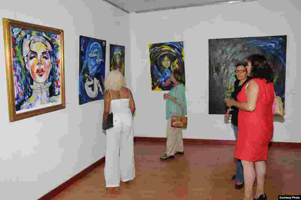 Público asistente a la expo "Un cubano en Quisqueya".