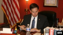 El senador republicano Marco Rubio en su oficina. Foto de archivo.