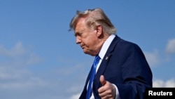 El presidente Donald Trump a su llegada al aeropuerto municipal de Morristown, Nueva Jersey, el viernes pasado. 