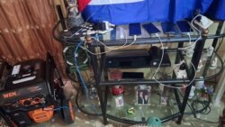 Recarga de celulares en apagón en La Habana