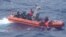 La Guardia Costera de EEUU rescata a balseros cubanos tras naufragar la embarcación en la que viajaban. (Foto: @USCGSoutheast)