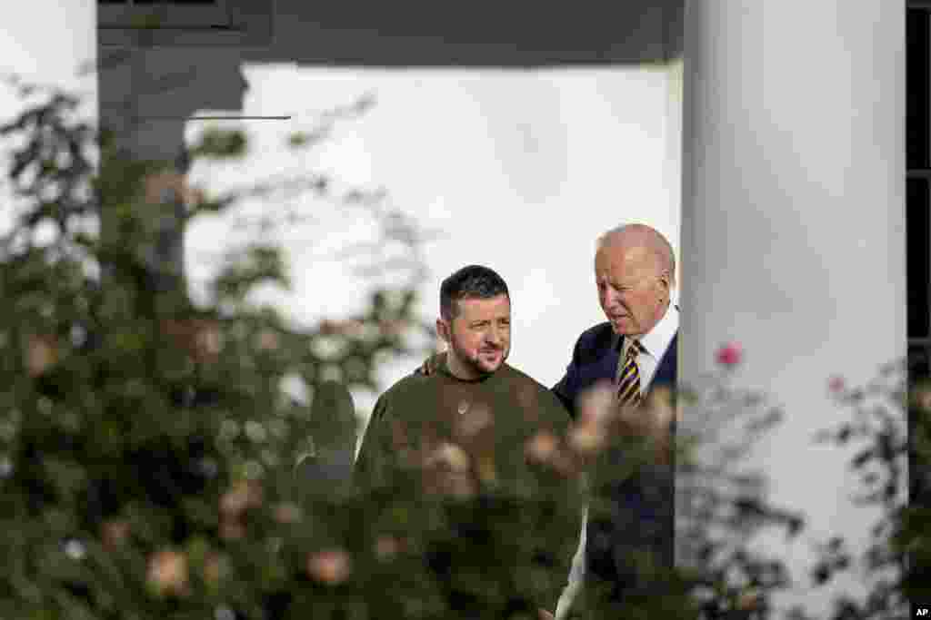 Durante la conversación con Zelenskyy, Biden adelantó la decisión de EEUU de proveer más ayuda a militar a Ucrania. (AP/Andrew Harnik)