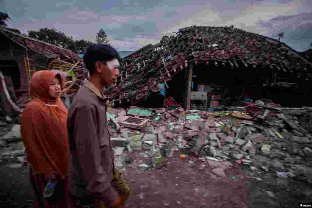 Viviendas colapsadas por el sismo, en Cianjur, Java Occidental, Indonesia. (Antara Foto/Yulius Satria Wijaya/ via REUTERS)