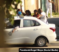 Arresto de Berta Soler, líder de las Damas de Blanco, este domingo 1ro de enero de 2023. (Foto: Facebook/Ángel Moya)