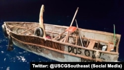 Embarcación utilizada por cubanos que intentaron llegar a suelo estadounidense a través del mar.