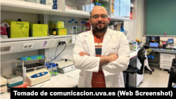El doctor Carlos González en su laboratorio. Tomado de Universidad de Valladolid.