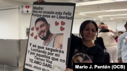 Ailex Marcano, la madre del prisionero político cubano del 11J Ángel Jesús Veliz Marcano, tras su llegada a Miami