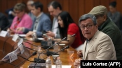 El jefe de la delegación del ELN, Pablo Beltrán, en las negociaciones de paz en México, entre el gobierno colombiano y esa organización guerrillera. (Luis Cortez/AFP))