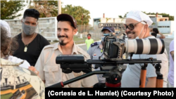 Tras la cámara, el cineasta cubano desterrado Léster Hamlet (Cortesía de L. Hamlet)