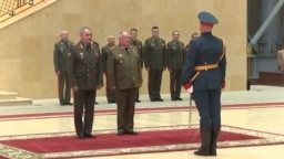 López Miera fue recibido con una guardia de honor, en el edificio de la Calle Arbat, sede de las FFAA. (Captura de video/Moskvichmag.ru)