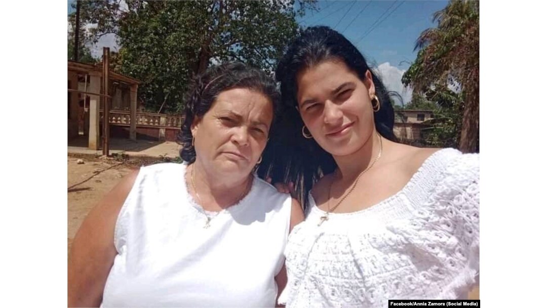 Annia Zamora y su hija Sissi Abascal en una foto de archivo. (Tomada de Facebook/Annia Zamora)