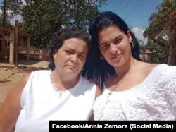 Annia Zamora y su hija Sissi Abascal en una foto de archivo. (Tomada de Facebook/Annia Zamora)