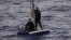 Los dos balseros cubanos repatriados por el USCG (Tomado del Twitter del USCGSoutheast)