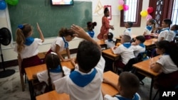 FOTO ARCHIVO. Alumnos de una escuela primaria. La Dirección General de Educación en Villa Clara dispuso que el primer turno de clases se inicie a las 10:00 de la mañana.