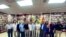 La congresista María Elvira Salazar junto a los miembros de la Brigada 2506. (Foto: @RepMariaSalazar)