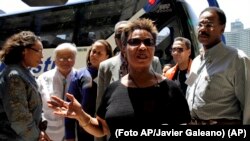 FOTO ARCHIVO. La representante estadounidense Barbara Lee, demócrata por California, visitó Cuba junto a otros congresistas en abril de 2009. Lee criticó la inclusión de Cuba en la lista de Países Patrocinadores del Terrorismo.