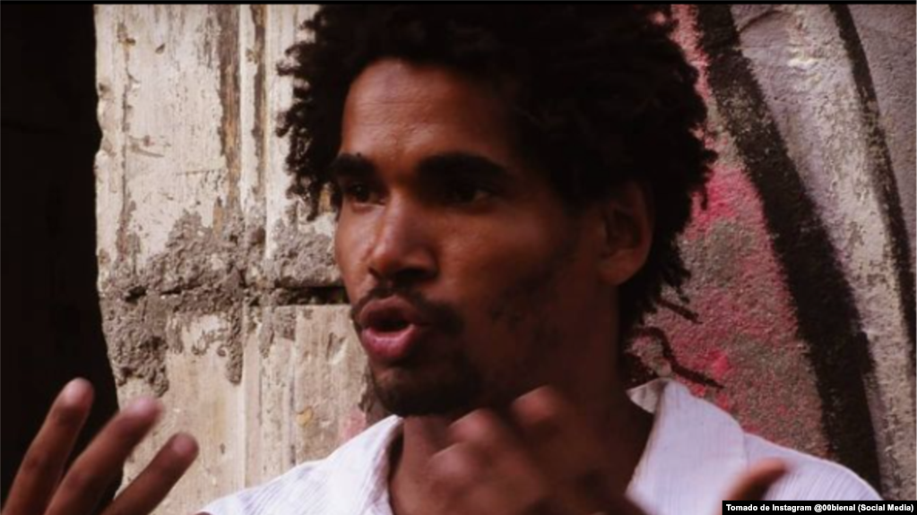 Luis Manuel Otero Alcántara durante una charla ofrecida cuando organizaba la OOBienal en octubre de 2020.