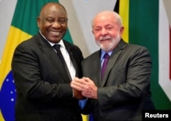 El presidente sudafricano Cyril Ramaphosa (izquierda) y el mandatario brasileño Lula Da Silva.