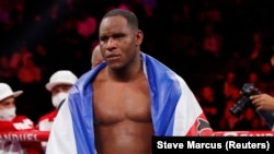 El guantanamero Frank Sánchez deberá esperar, debido a una lesión en la rodilla derecha.