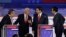 El exgobernador de Nueva Jersey, Chris Christie, el exvicepresidente Mike Pence, el gobernador de Florida, Ron DeSantis, y el empresario Vivek Ramaswamy conversan durante el receso del primer debate de las primarias presidenciales republicanas.  