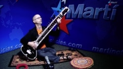 Músico Arsenio Díaz, fusiona ritmos cubanos con el sitar, un instrumento de la India.