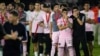 Jugadores del Inter Miami observan la entrega de trofeos al ganador de la Copa Abierta de EEUU, Houston Dynamo, frente al que cayeron 2-1 en la final. (AP/Rebecca Blackwell)
