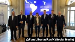 Expresidentes de Latinoamérica reunidos en el II Encuentro del Grupo Libertad y Democracia, en Buenos Aires. (Foto: @FundLibertadRos/X)