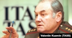 El coronel general Leonid Ivashov, Rusia, 2001. Foto por TASS