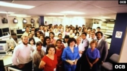 Foto panorámica de empleados fundadores de Radio Martí en Washington D.C.