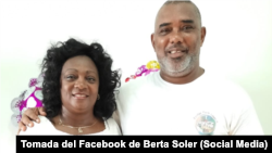 Berta Soler, líder de las Damas de Blanco y su esposo, el opositor y exprisionero político Ángel Moya (Tomada del Facebook de Berta Soler)