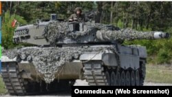 Captura de pantalla “Las FFAA de Ucrania retiran las unidades militares con pérdidas de equipamiento occidental” – Osnmedia.ru