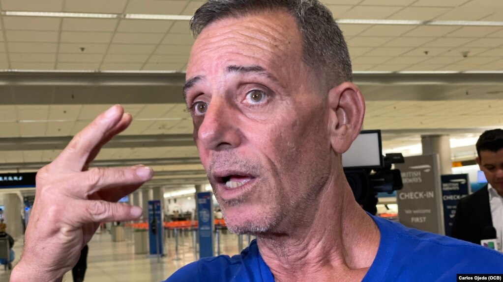 Lázaro Yuri Valle Roca a su llegada a Miami. (Carlos Ojeda/OCB)
