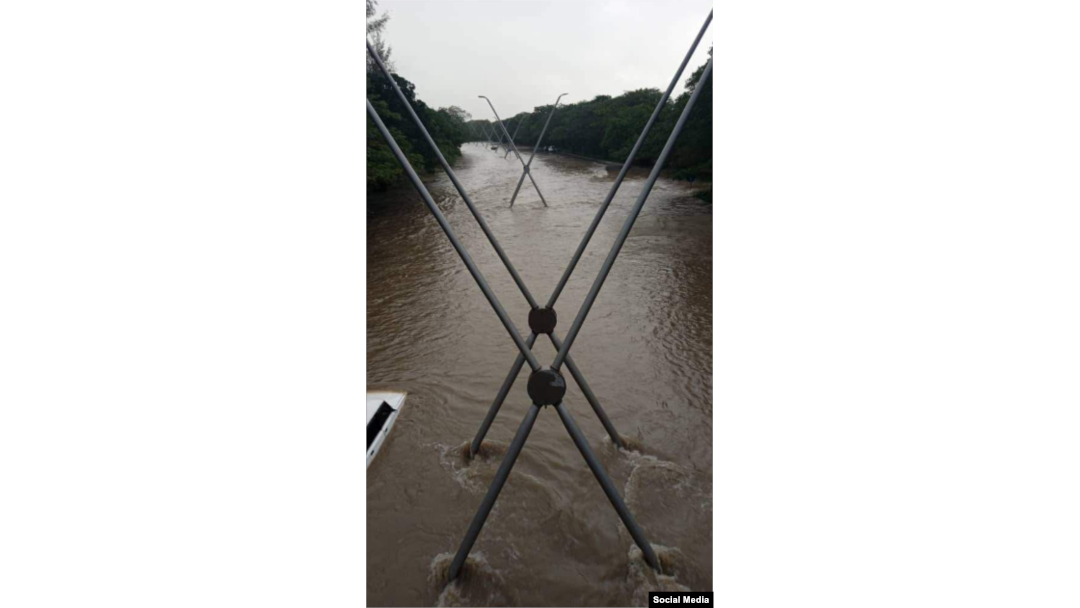 Las lluvias provocaron fuertes inundaciones y varios derrumbes en La Habana.