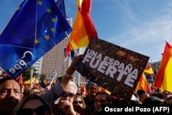 Manifestación contra la propuesta de Ley de Amnistía en Madrid, España. (Oscar del Pozo/AFP)