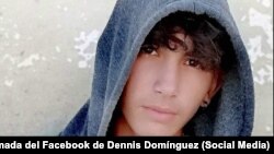 Lester Domínguez, de 16 años, se recupera en el hospital de un ataque a machetazos para robarle su celular, en Holguín, el 21 de marzo de 2023. (Tomado de Facebook/Dennis Domínguez).
