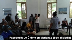 Personas siendo detenidas en la 6ta unidad en Marianao. Foto obtenida del perfil de Facebook: Lo Último en Marianao