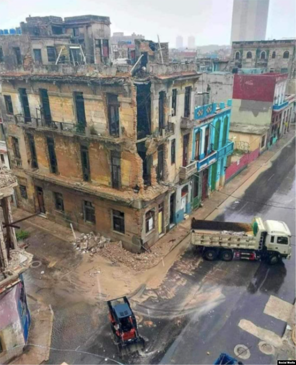 Las lluvias provocaron fuertes inundaciones y varios derrumbes en La Habana.