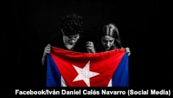 El influencer cubano Iván Daniel Calás Navarro junto a su esposa. (Foto: Facebook/Iván Daniel Calás Navarro)