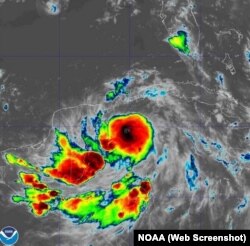 Imagen del satélite muestra la tormenta Idalia, que gana en organización y fuerza mientras se acerca a Pinar del Río. (NOAA)