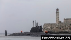 El submarino ruso de propulsión nuclear Kazán llega al puerto de La Habana este miércoles, 12 de junio de 2024. (Foto AP/Ariel Ley)