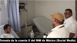 Balsero cubano hospitalizado en Tamaulipas, México, atendido por personal médico local (Tomada de la cuenta X del INM de México)