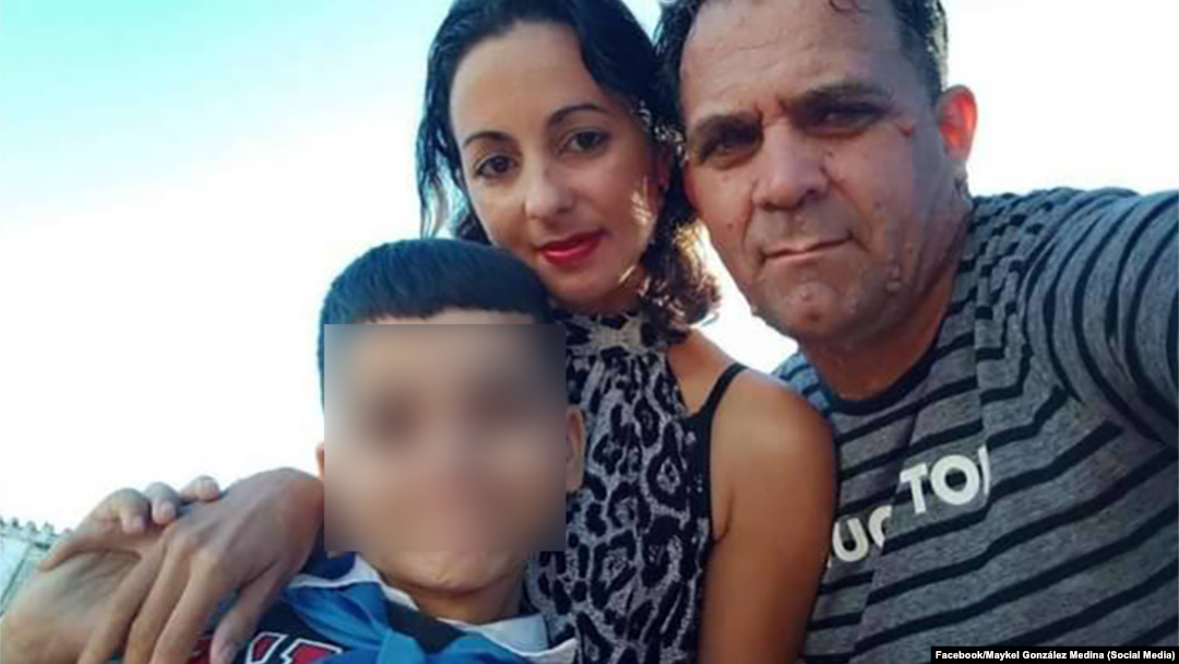 Maykel González Medina junto a su esposa Linet Lucia Medina Guevara e hijo. (Foto: Facebook/Maykel González Medina)