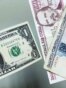 El dólar llegó a 300 pesos cubanos en el mercado cambiario informal. Foto: AFP/Archivo.